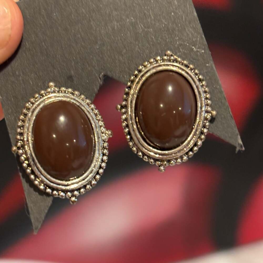 Vintage Oval Brown Cabochon Stud Earrings in Silver Tone Beaded Setting